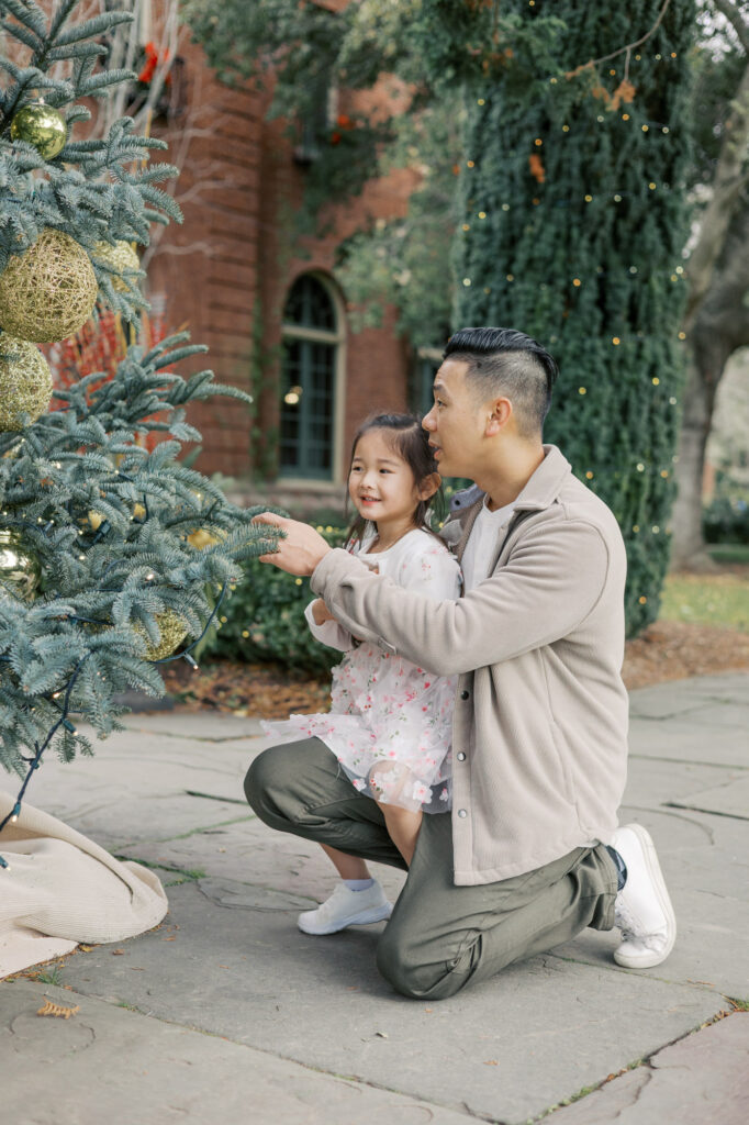 Dad and daughter look at the Filoli holiday decorations during their holiday Filoli photography session